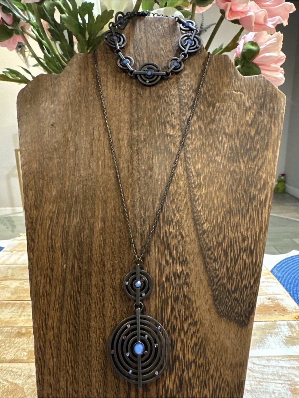 Dark Gunmetal Concentric Pendant Necklace and Bracelet Set